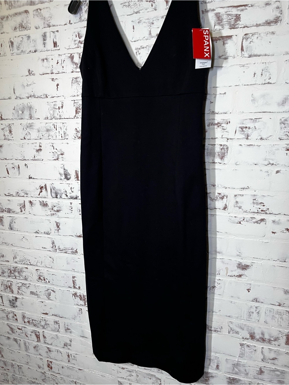 NWT Spanx Black Low V-Neck Sleeveless Sheath Body Shaper Dress Size M - Picture 2 of 5